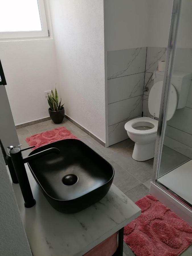 Apartma Pr Urarj โคบาริด ภายนอก รูปภาพ
