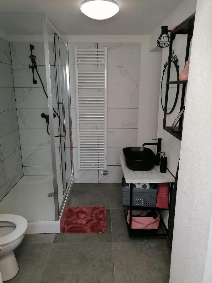 Apartma Pr Urarj โคบาริด ภายนอก รูปภาพ